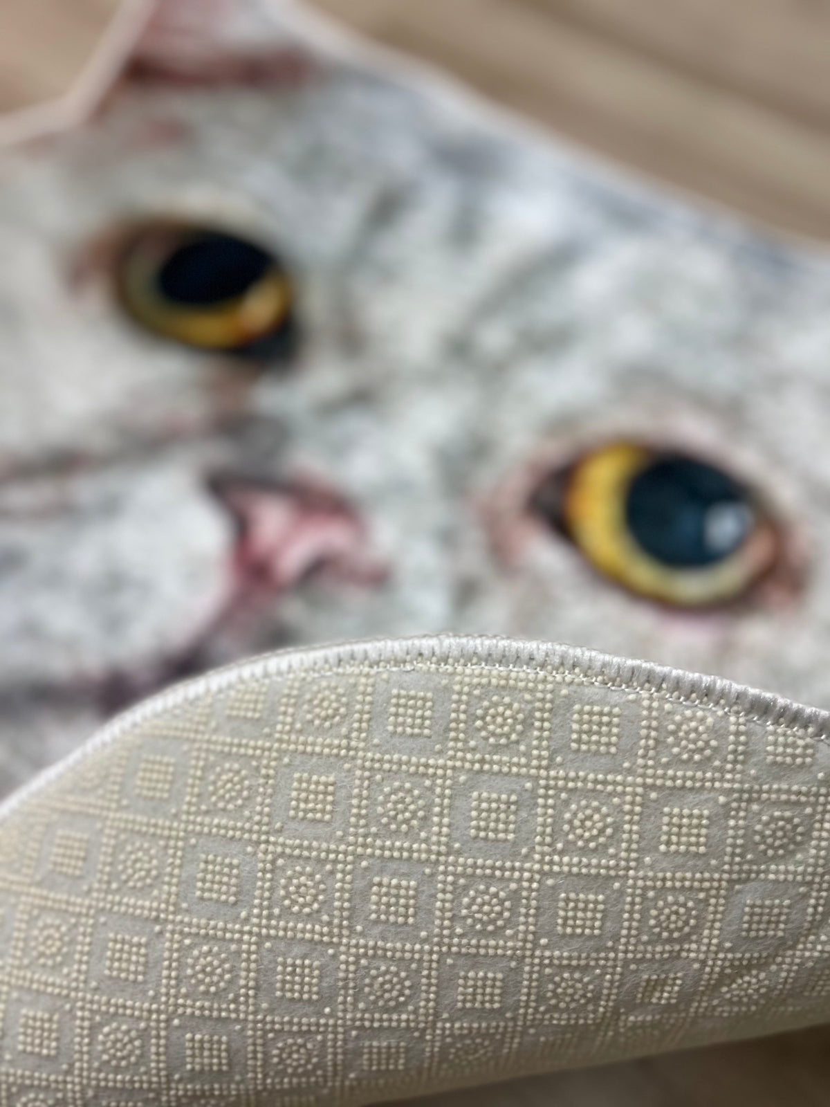 Kişiye Özel Kedi Halısı - Fotoğraftan Özel Tasarım Halı ürün özellikleri ve kullanım detayları - RugWest