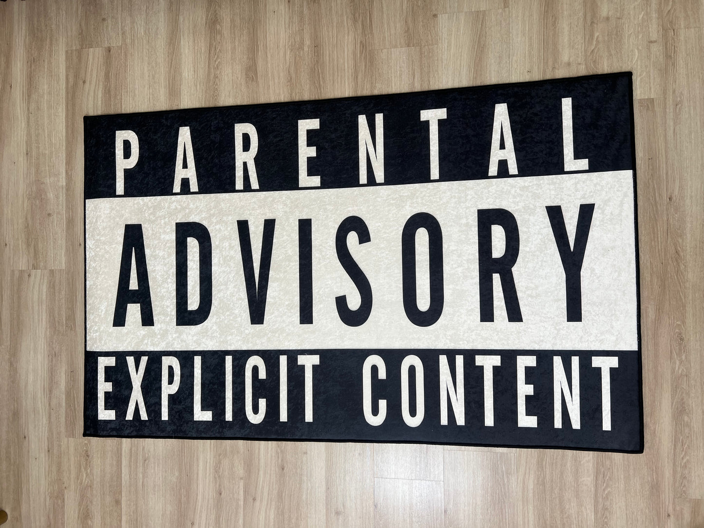 Explict Content Halı