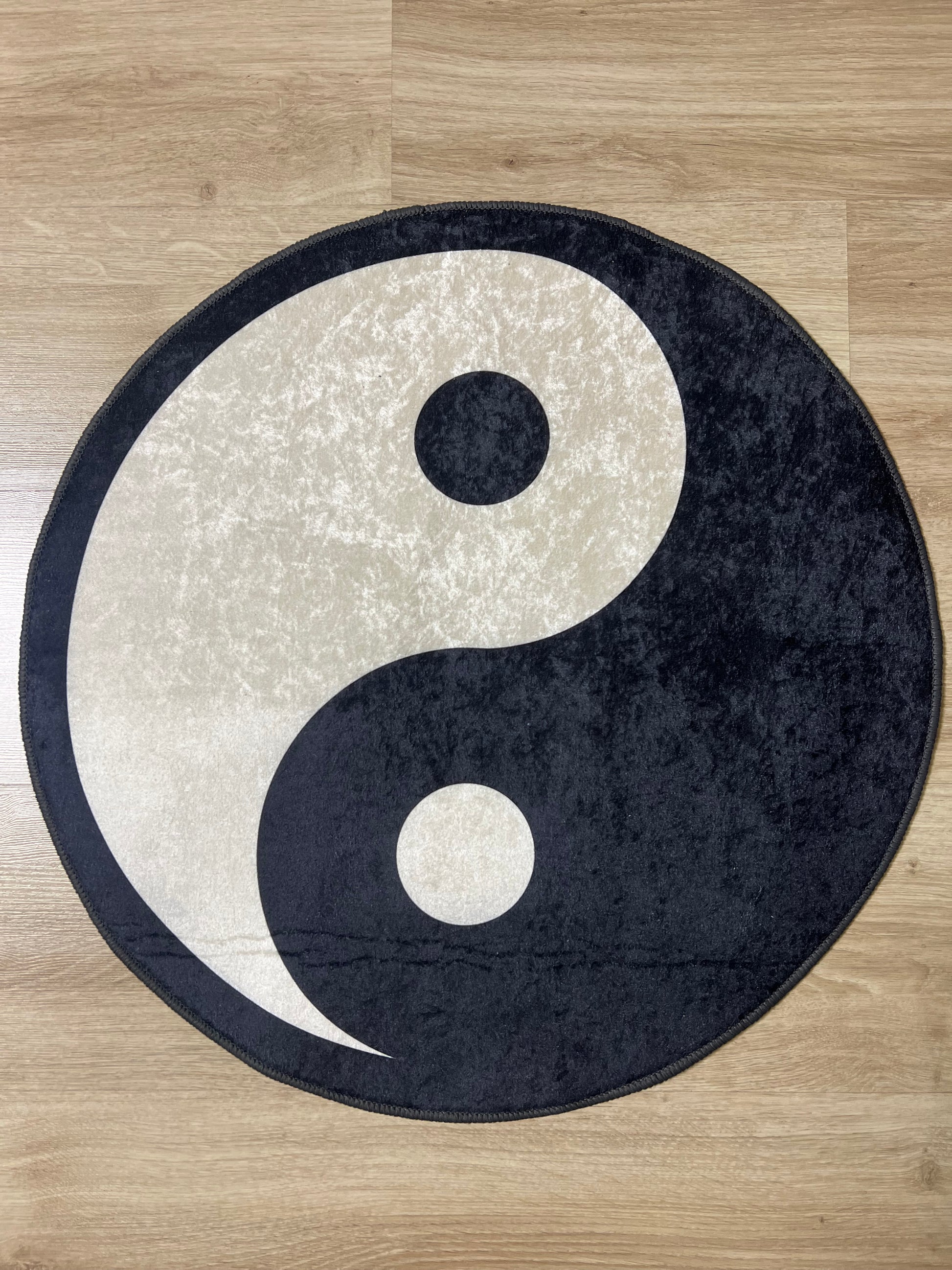 Yin yang halı